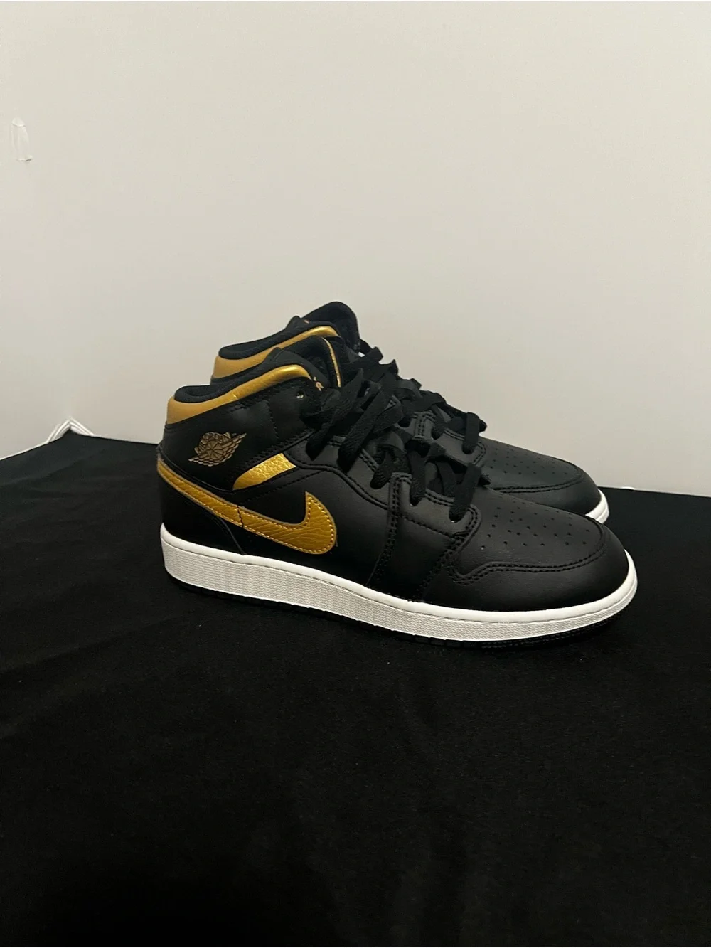 Air Jordan 1 Mid GS Black Metallic Gold Size 6.5Y DQ8423-071 New